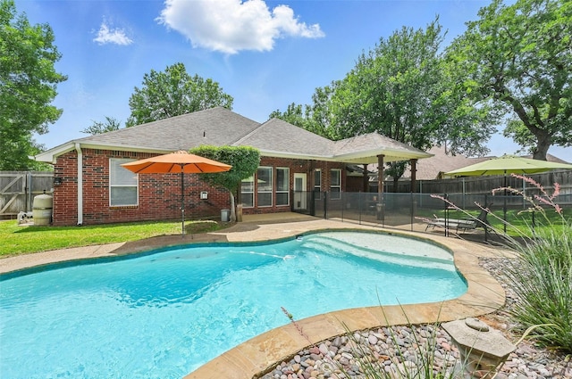 7917 Chapelwood Dr, North Richland Hills, TX 76182 - view of swimming pool featuring a patio and a fenced backyard