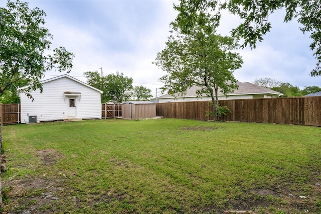 408 Peabody St, Hillsboro, TX 76645 - view of yard