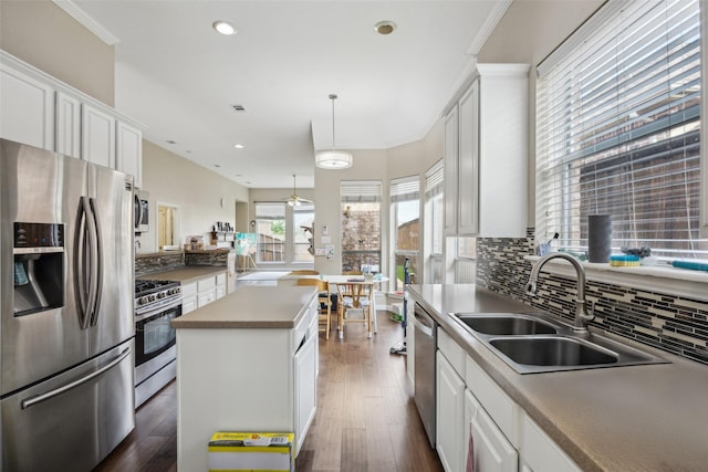 4077 Truman Dr, Frisco, TX 75034 - kitchen featuring stainless steel appliances, a sink, backsplash, a kitchen island, and recessed lighting