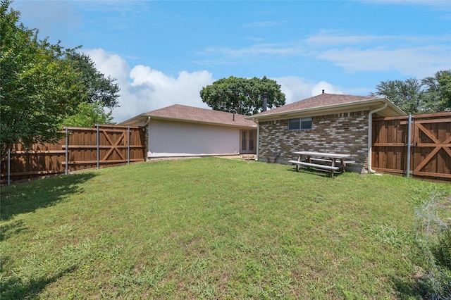4536 Louisville Dr, Plano, TX 75093 - view of yard featuring a gate