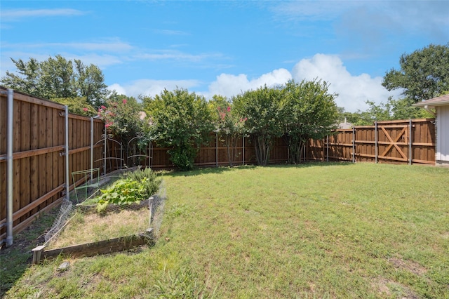 4536 Louisville Dr, Plano, TX 75093 - view of yard with a garden