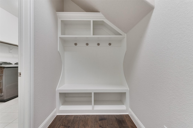 10321 Colina Dr, Fort Worth, TX 76126 - mudroom with baseboards, washer / dryer, vaulted ceiling, a textured wall, and wood finished floors