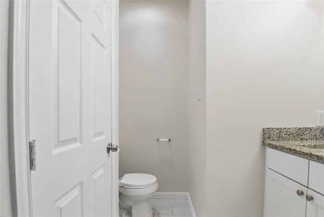 634 N Tyler St, Dallas, TX 75208 - bathroom with vanity, toilet, and baseboards