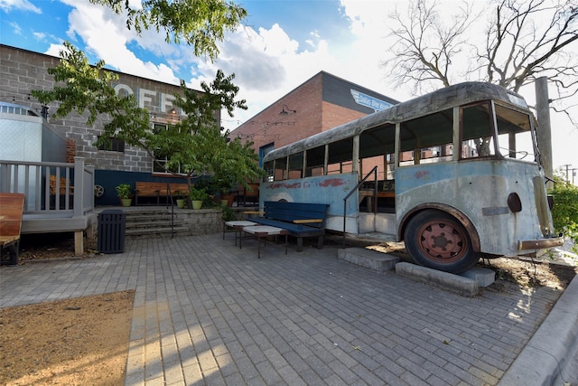 634 N Tyler St, Dallas, TX 75208 - view of patio featuring central AC unit