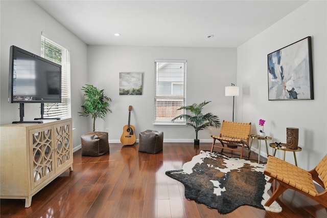 634 N Tyler St, Dallas, TX 75208 - living area with wood finished floors, baseboards, and recessed lighting