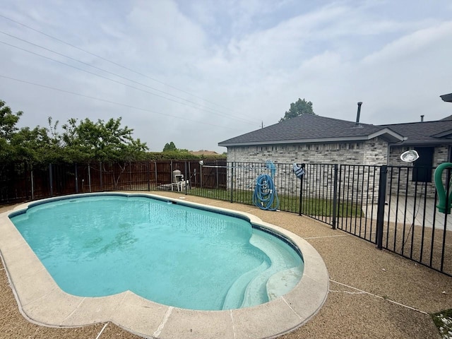 1001 Schrade Trl, Mesquite, TX 75181 - view of swimming pool with a fenced backyard