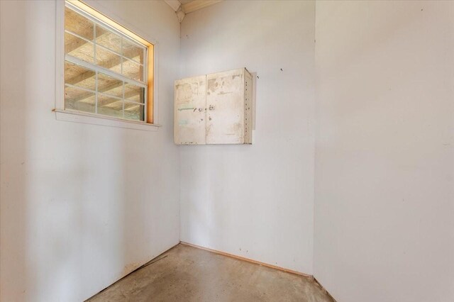 316 Cottonwood Trl, Shady Shores, TX 76208 - empty room with concrete floors