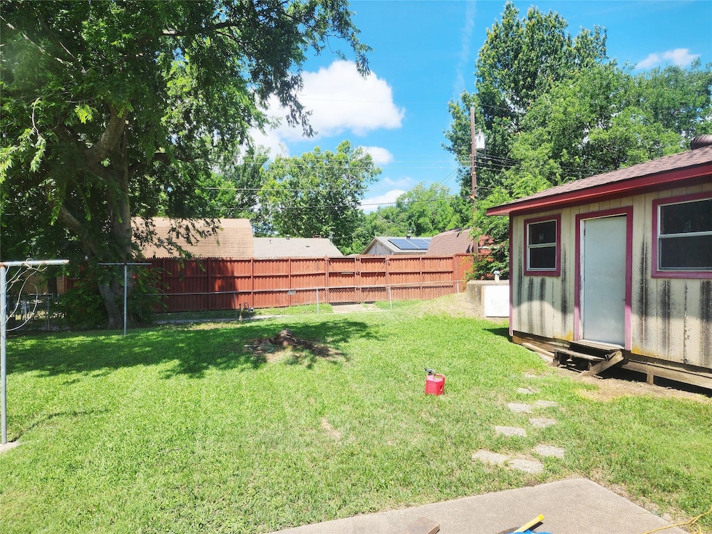 327 Teakwood St, Mesquite, TX 75149 - view of yard with an outdoor structure