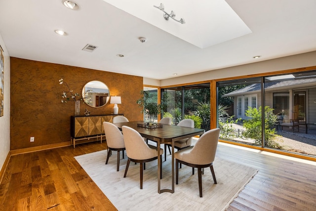 8907 Meadowknoll Dr, Dallas, TX 75243 - dining room with an accent wall, wood finished floors, baseboards, recessed lighting, and wallpapered walls