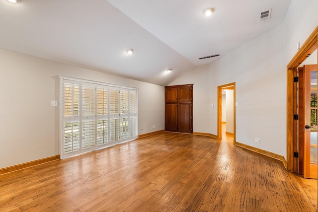 8907 Meadowknoll Dr, Dallas, TX 75243 - empty room featuring lofted ceiling, light wood finished floors, baseboards, and recessed lighting