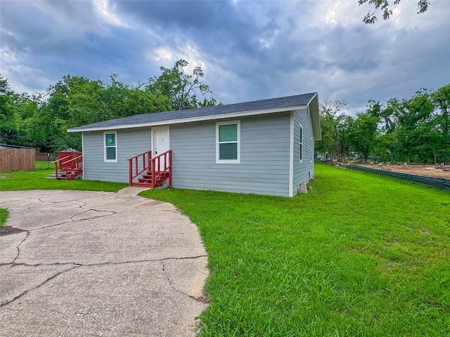 921 Longino St, Sulphur Springs, TX 75482 - view of front facade featuring a front yard