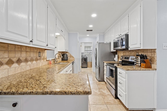 22 Buttercup Cir, Waco, TX 76708 - kitchen with stainless steel appliances, a sink, white cabinetry, recessed lighting, and ornamental molding