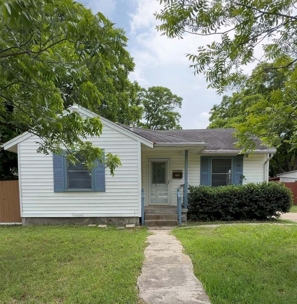 1713 Willow St, Grand Prairie, TX 75050 - view of front of home featuring a shingled roof