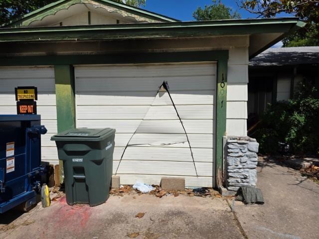1001 S 27th St, Copperas Cove, TX 76522 - view of garage
