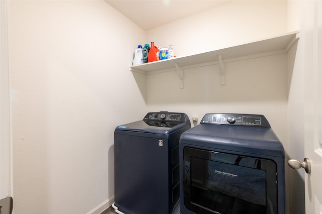 1401 Ancer Way, Fort Worth, TX 76052 - laundry area with washing machine and clothes dryer and baseboards
