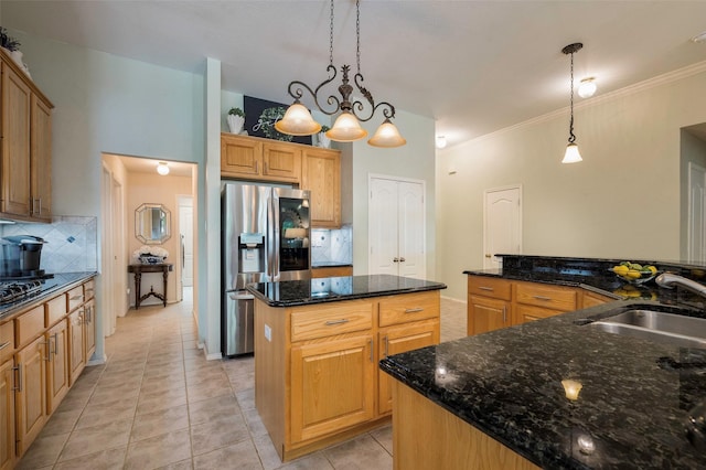 5312 Timber Park Dr, Flower Mound, TX 75028 - kitchen featuring stainless steel refrigerator with ice dispenser, a sink, a center island, tasteful backsplash, and hanging light fixtures