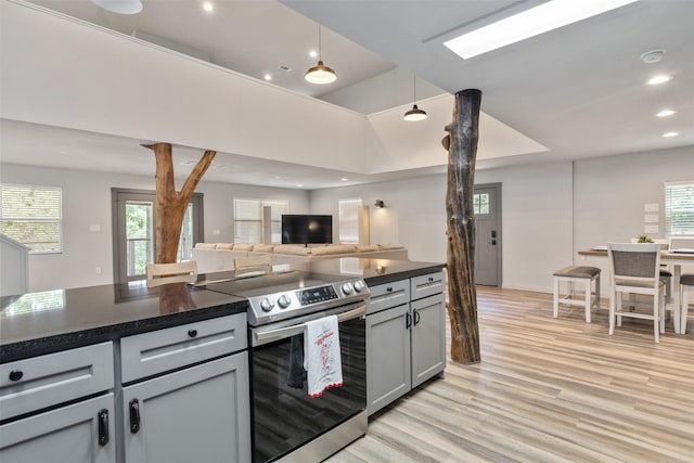 1327 Whispering Springs Dr, Tool, TX 75143 - kitchen with stainless steel electric stove, recessed lighting, dark countertops, open floor plan, and light wood-type flooring