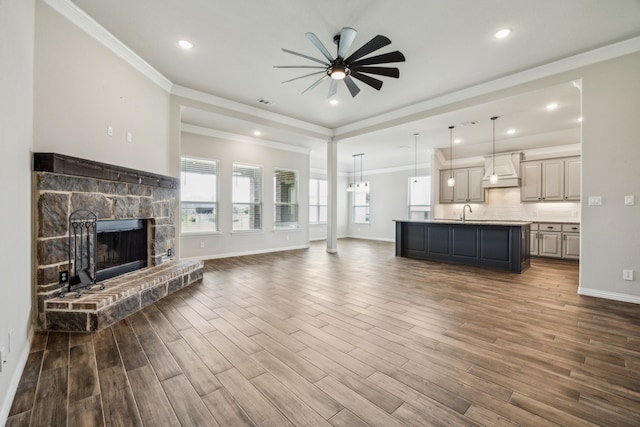 13609 Summer Moon Trl, Ponder, TX 76259 - living room featuring a ceiling fan, a fireplace, dark wood-style floors, baseboards, and recessed lighting