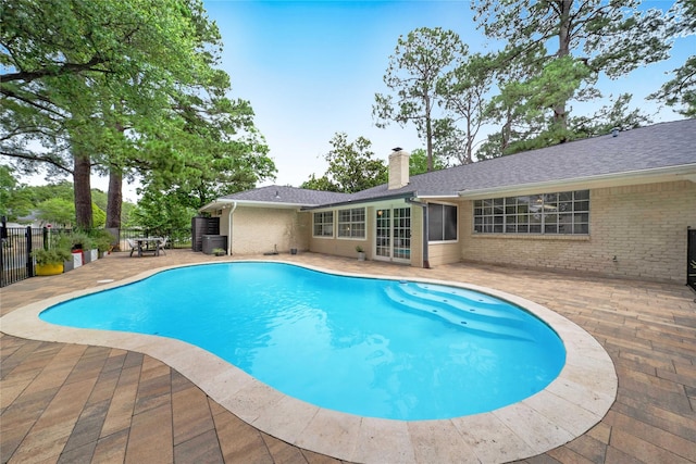 1715 Venetian Cir, Arlington, TX 76013 - view of swimming pool with a patio area