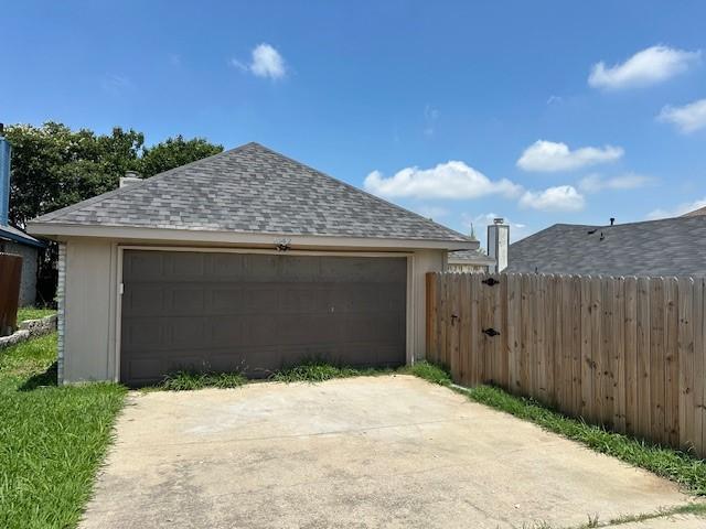1042 Kim Ln, Mesquite, TX 75149 - view of detached garage