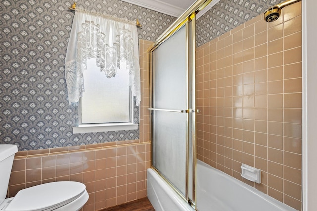 791 Cedar Oak Dr, Pottsboro, TX 75076 - full bath featuring toilet, wallpapered walls, tile walls, enclosed tub / shower combo, and a wainscoted wall