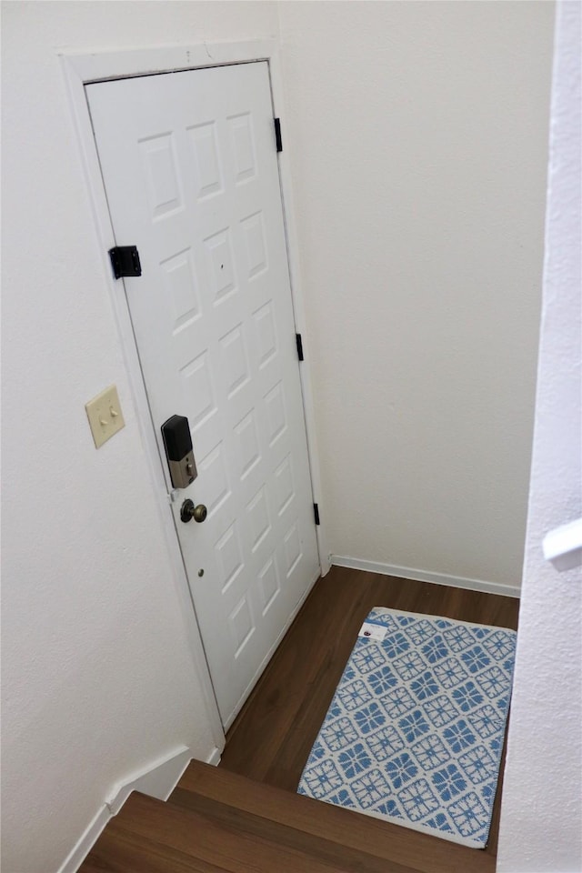 5616 Preston Oaks Rd Unit 508, Dallas, TX 75254 - entryway featuring wood finished floors and baseboards