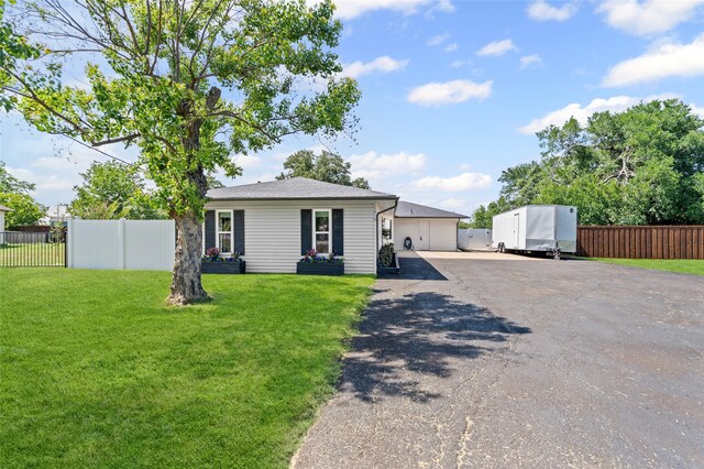 1418 Lakeshore Blvd, Oak Point, TX 75068 - ranch-style home featuring a garage