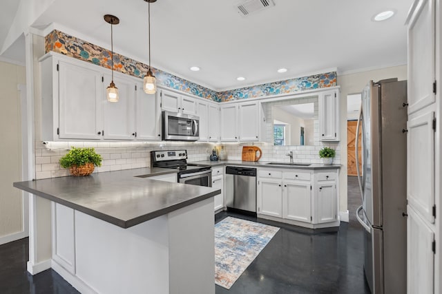 1418 Lakeshore Blvd, Oak Point, TX 75068 - kitchen with stainless steel appliances, a sink, a peninsula, dark countertops, and recessed lighting