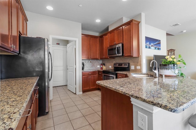 316 Tallgrass Ln, Plano, TX 75023 - kitchen featuring stainless steel appliances, a sink, a peninsula, tasteful backsplash, and light stone countertops