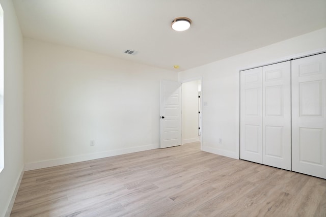 6625 Bridges Ave, Richland Hills, TX 76118 - unfurnished bedroom with light wood-style flooring, baseboards, and a closet