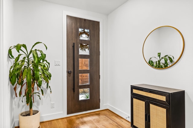1928 Kearney Ct, Dallas, TX 75204 - foyer with light wood finished floors and baseboards