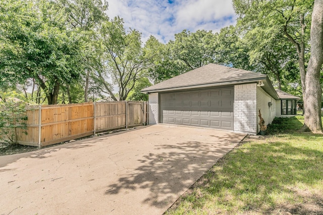 1103 Teakwood Dr, Duncanville, TX 75137 - view of garage