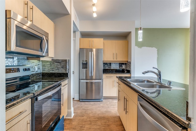 4414 Cedar Springs Rd Unit 226, Dallas, TX 75219 - kitchen with appliances with stainless steel finishes, light brown cabinets, a sink, decorative backsplash, and light wood finished floors