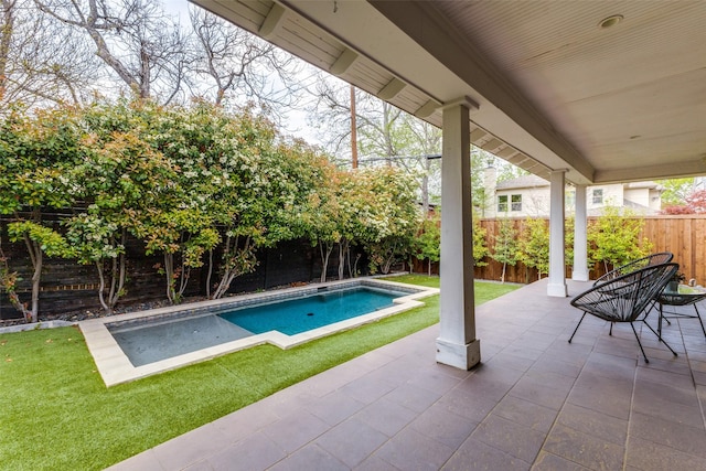 7107 La Vista Dr, Dallas, TX 75214 - view of pool with a patio