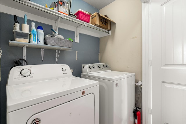 2841 Pacifico Way, Fort Worth, TX 76111 - laundry room featuring washing machine and dryer