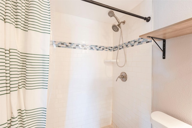 1654 Clarendon Dr, Lewisville, TX 75067 - full bathroom with a textured wall, a tile shower, and toilet