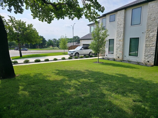 3620 Quail Ln, Arlington, TX 76016 - view of grassy yard featuring concrete driveway and an attached garage