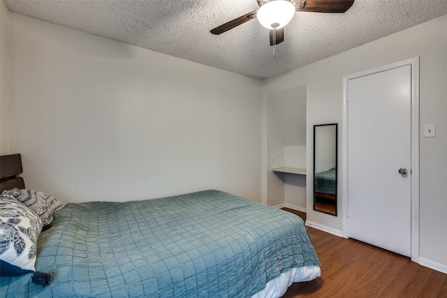 1301 Memory Ln Unit 4920, Arlington, TX 76011 - bedroom featuring wood finished floors, a textured ceiling, a ceiling fan, and baseboards