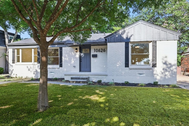 10626 Desdemona Dr, Dallas, TX 75228 - view of front facade featuring brick siding and a front lawn