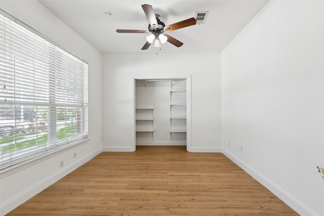 1084 Leisure Ln, Irving, TX 75063 - unfurnished bedroom featuring light wood-type flooring, a ceiling fan, and a closet