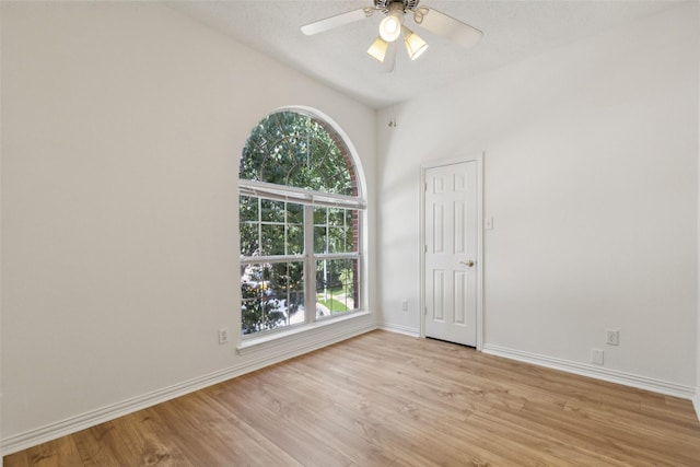 1084 Leisure Ln, Irving, TX 75063 - spare room with light wood-style flooring, a ceiling fan, and vaulted ceiling