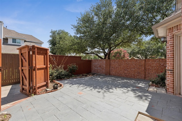 1084 Leisure Ln, Irving, TX 75063 - fenced backyard with a patio area