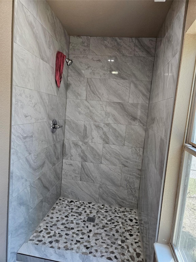 5301 Bonnell Ave, Fort Worth, TX 76107 - full bath with a tile shower
