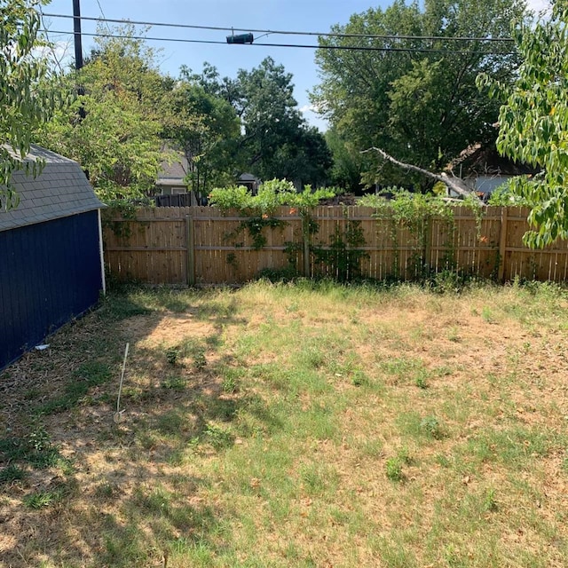 710 W Owing St, Denison, TX 75020 - view of yard with an outdoor structure