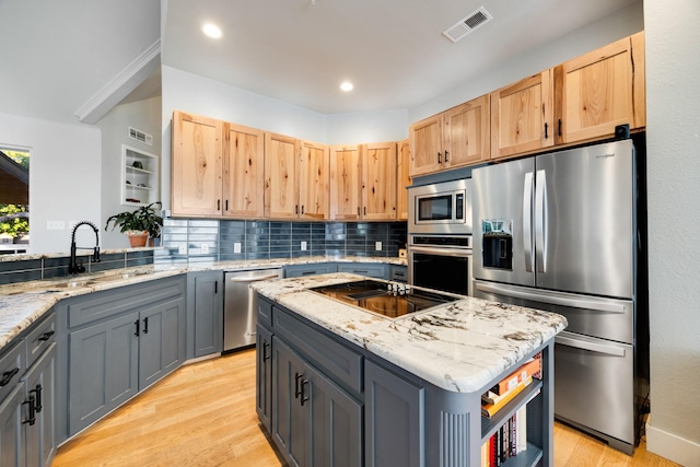 990 Cornelius Rd, Rockwall, TX 75087 - kitchen featuring appliances with stainless steel finishes, a sink, light brown cabinets, light wood-style floors, and backsplash
