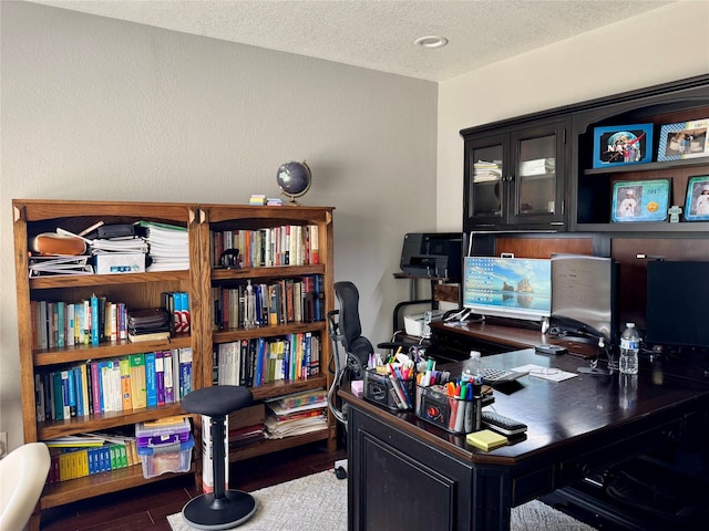629 Yosemite Trl, Mesquite, TX 75149 - home office featuring wood finished floors and a textured ceiling