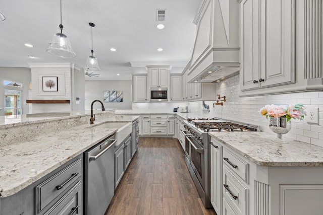 220 Sunray Ln, Sunnyvale, TX 75182 - kitchen with appliances with stainless steel finishes, custom range hood, a sink, gray cabinetry, and plenty of natural light