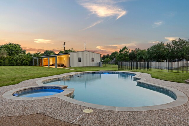 220 Sunray Ln, Sunnyvale, TX 75182 - view of pool featuring a pool with connected hot tub