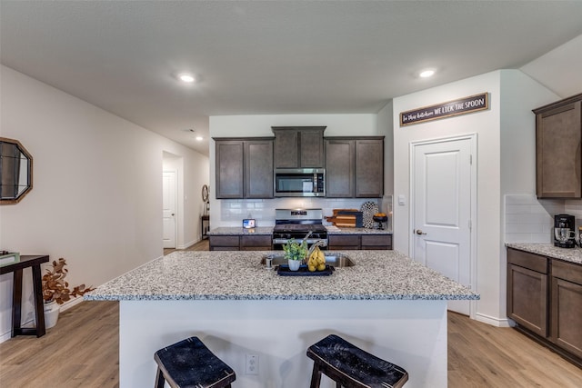 708 Cool Canyon Trl, Princeton, TX 75407 - living area featuring light wood-style floors, a ceiling fan, baseboards, and recessed lighting