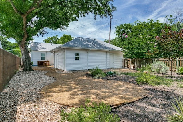 202 N St, Grand Prairie, TX 75050 - rear view of property featuring a fenced backyard and a shingled roof